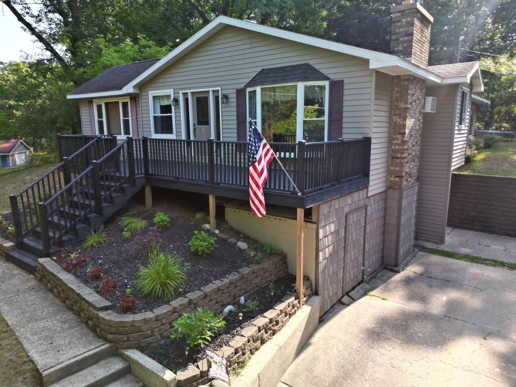 12088 N Lake Street, Lilley township
