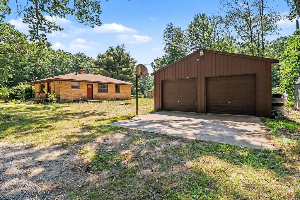 6325 Durham Road, Fruitland township