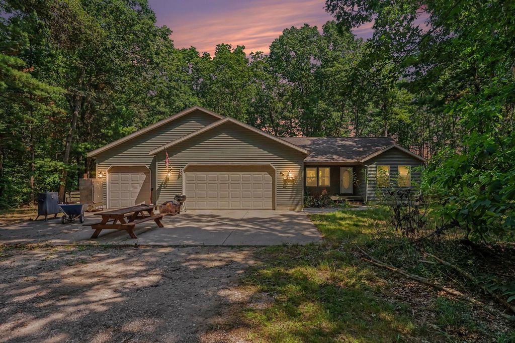 416 E River Road, Muskegon