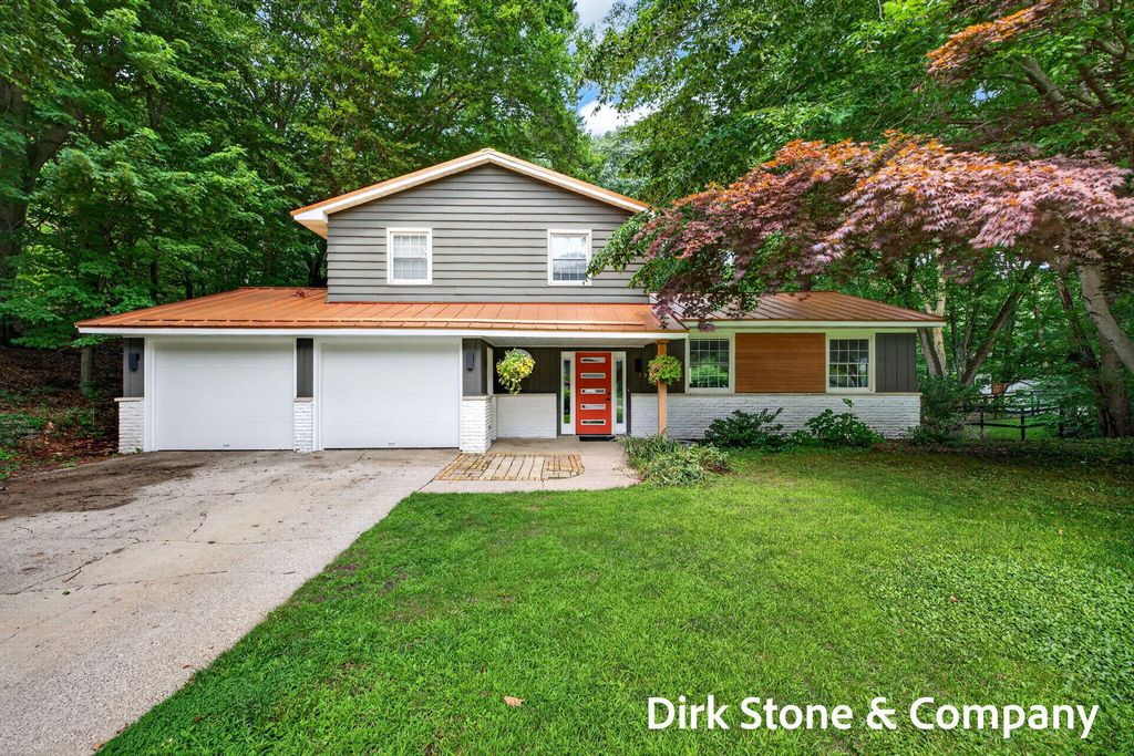 18569 Pawnee Drive, Spring Lake township