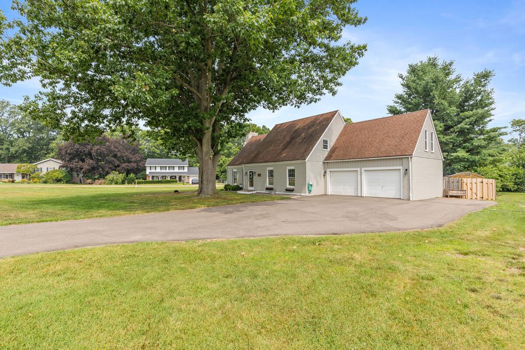 1629 Rhonda Road, Royalton township