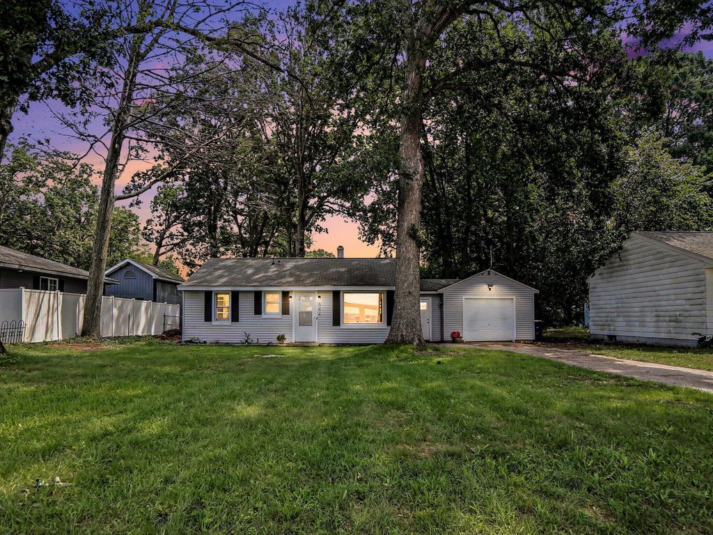 384 N 6th Avenue, Fruitport charter township