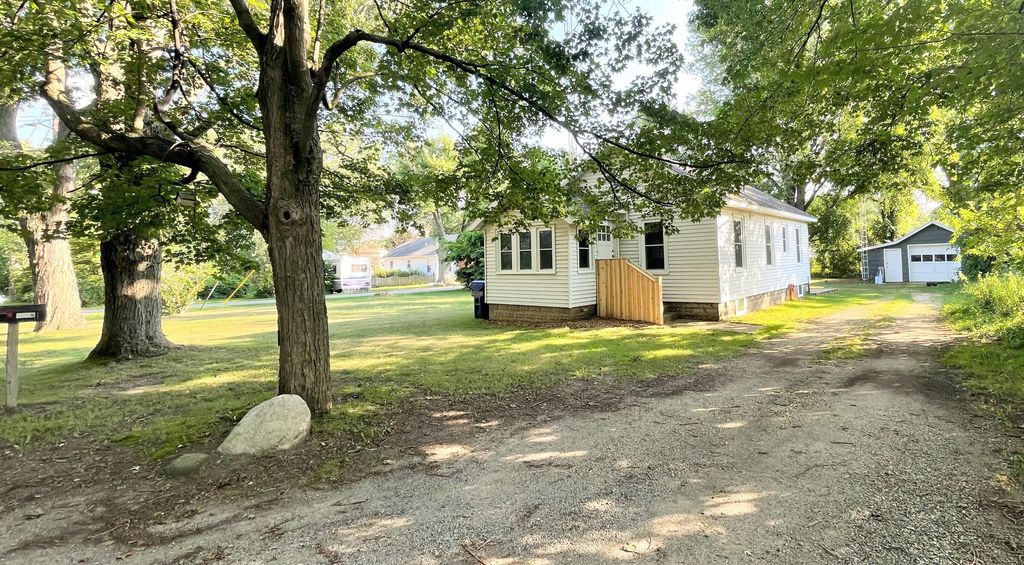 1146 Coolidge Avenue, Benton charter township