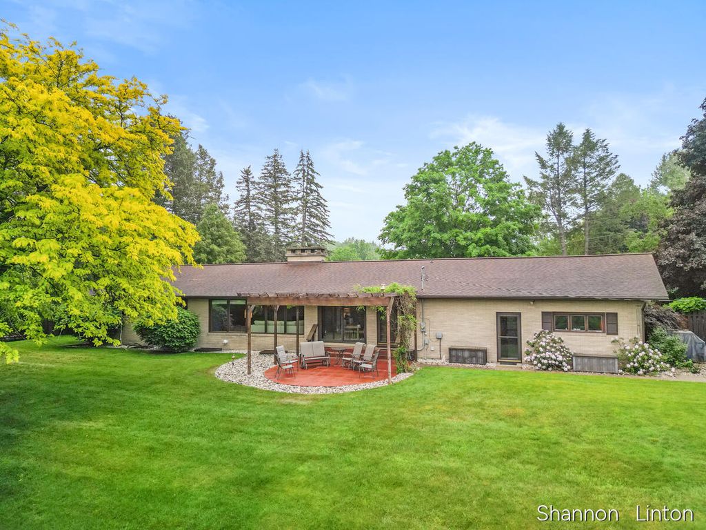 346 Orchard View Drive, Shelby village