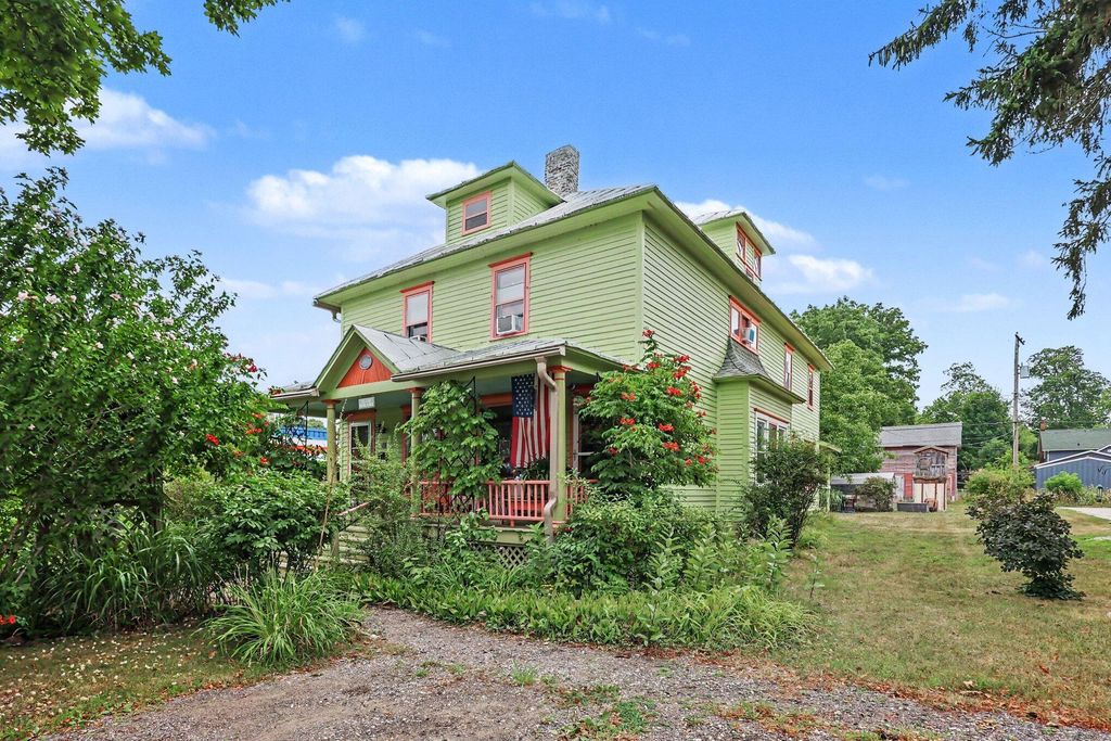 109 S Division Street, Whitehall city