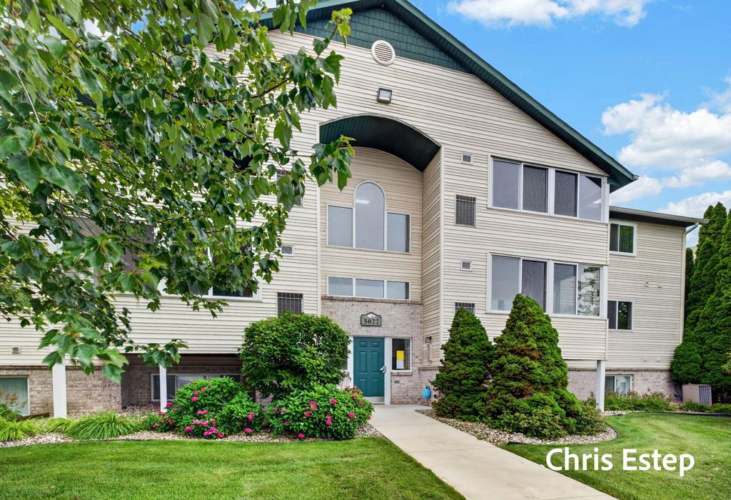 5877 Crosswinds Drive Unit: 31, Norton Shores