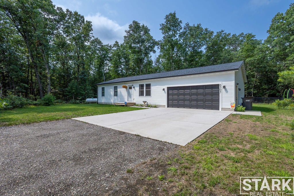 6305 Kedzie Road, Lakewood Club village