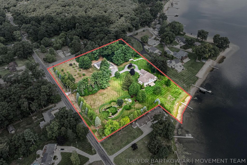 2696 Middle Lake Road, Dalton township