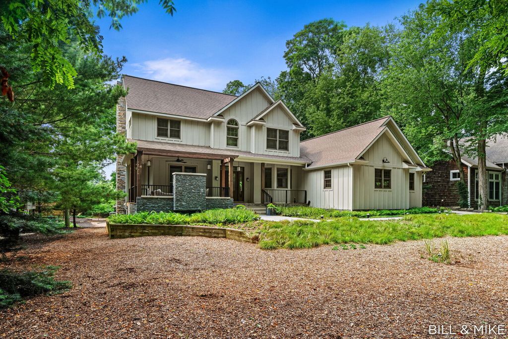 2840 Lake Breeze Drive, Saugatuck township