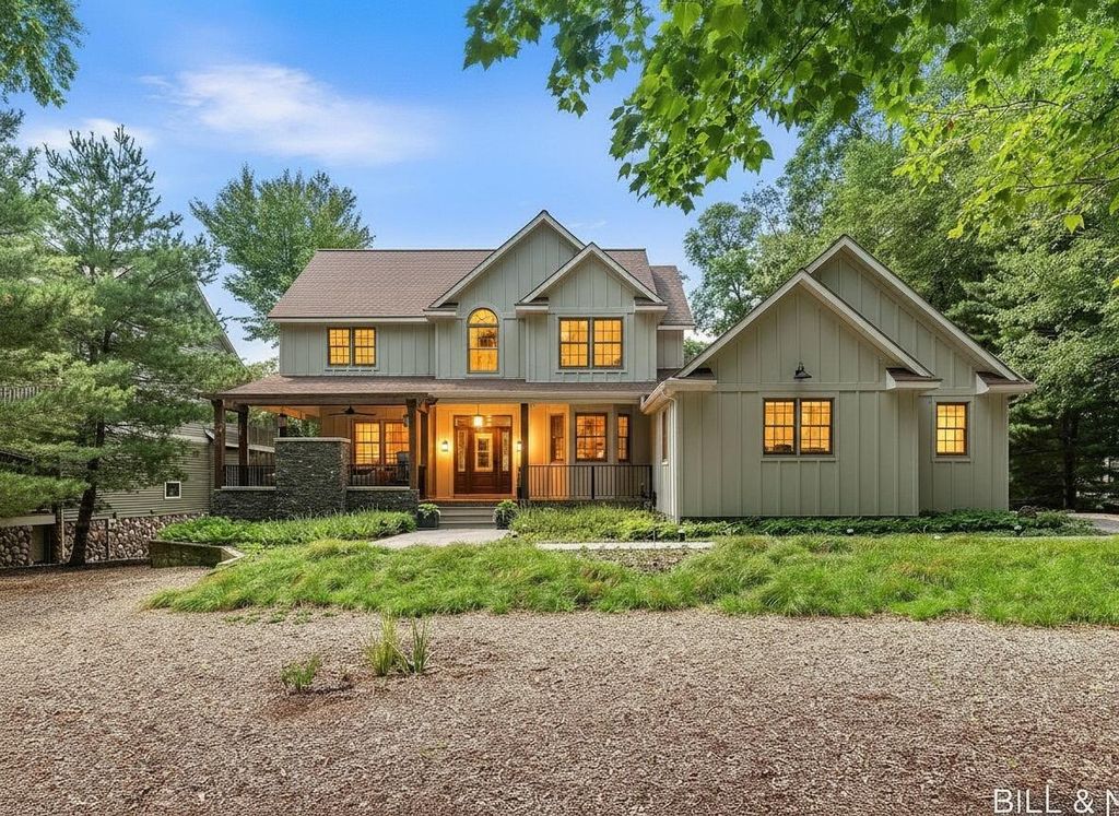 2840 Lake Breeze Drive, Fennville