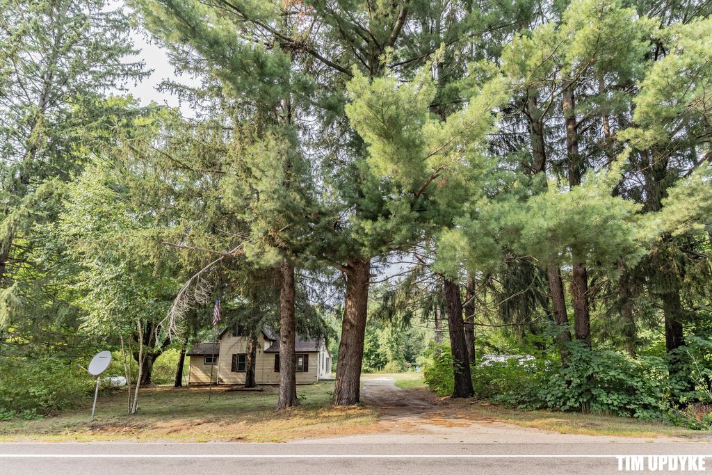 5924 E Sternberg Road, Sullivan township