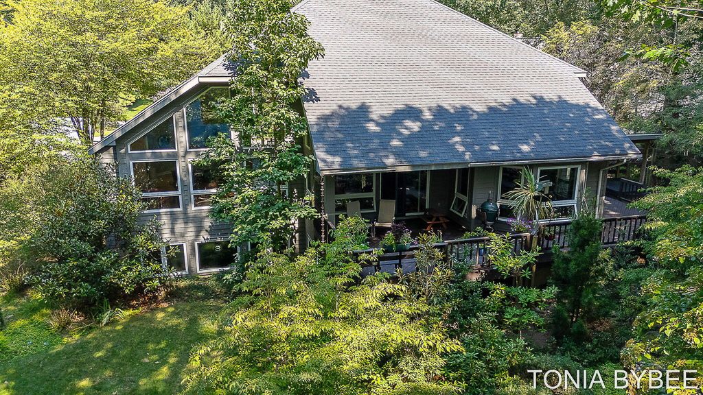 2302 Timberlee Drive, Park township