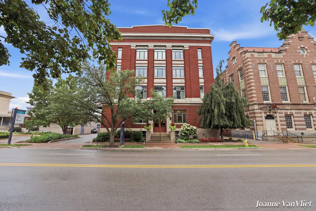 17 W 10th Street Unit: 470, Holland