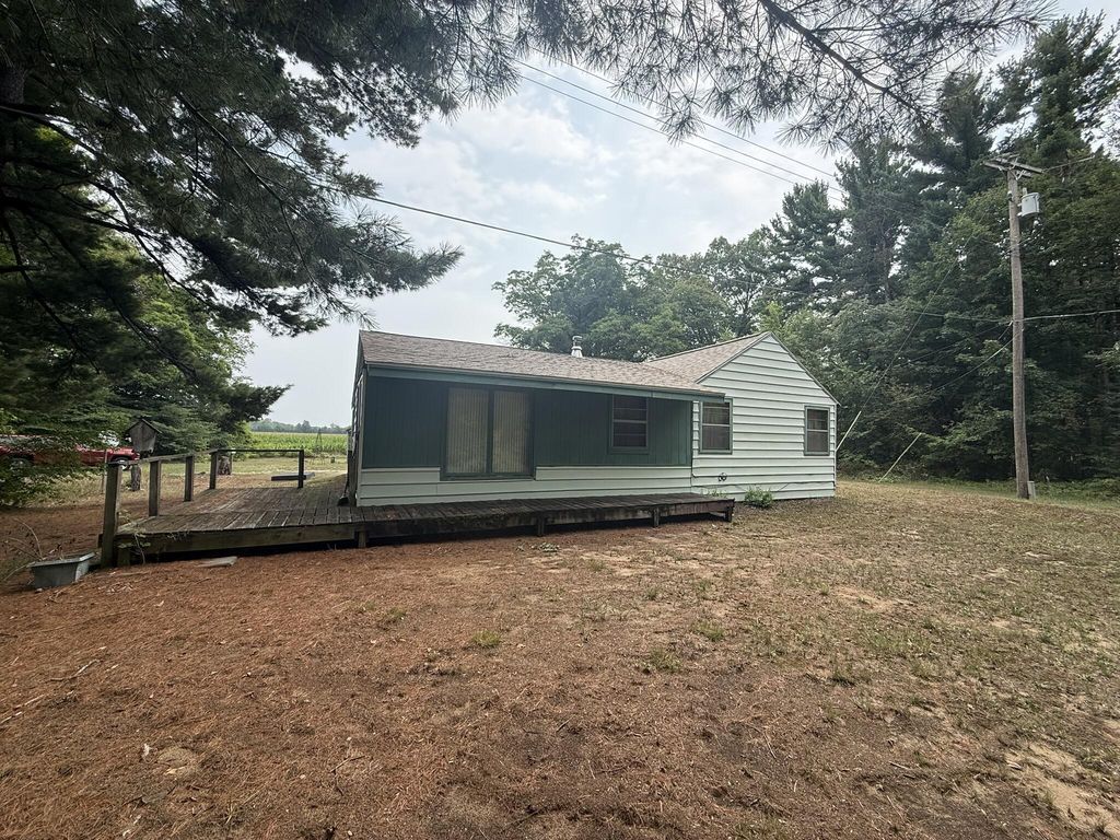 4048 Cloverville Road, Sullivan township