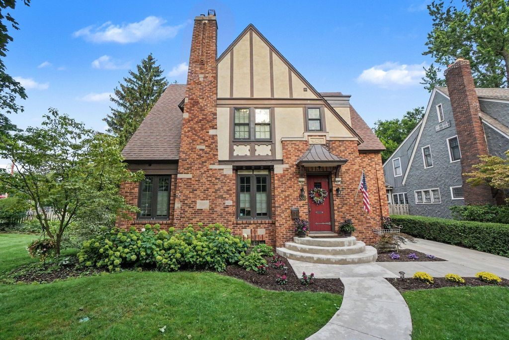 566 Lawndale Court, Holland city