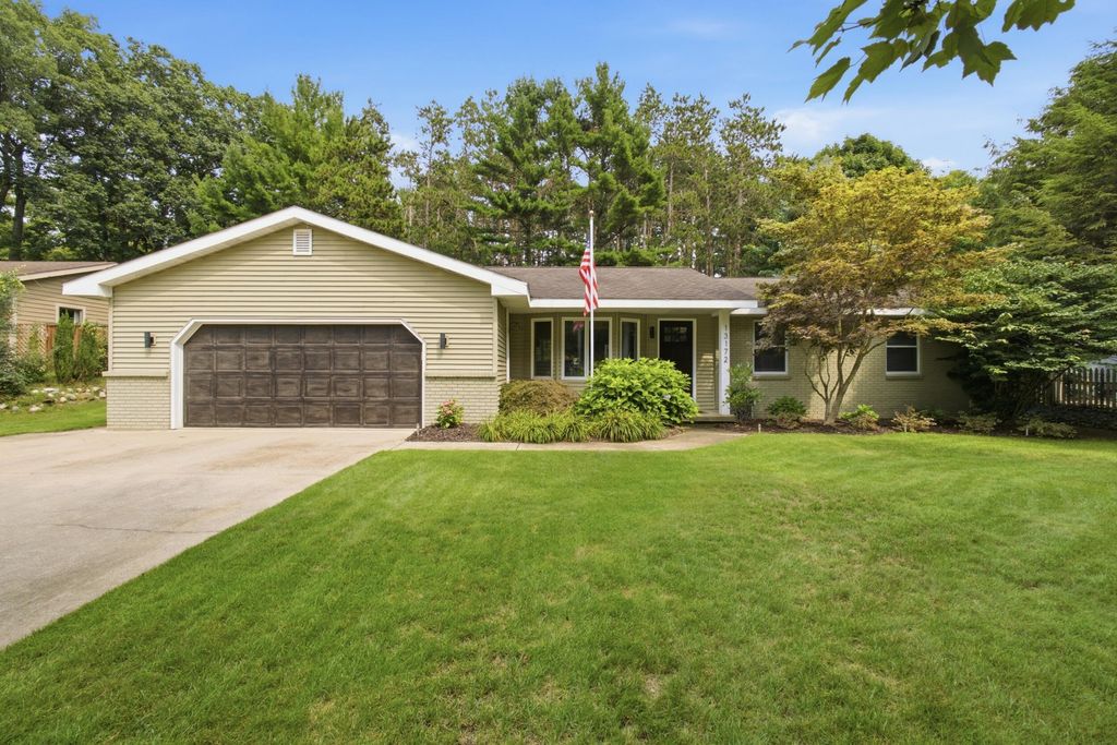 13172 Sikkema Drive, Grand Haven charter township