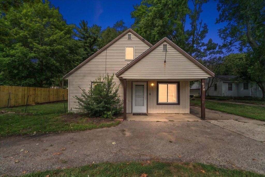 678 Butternut Drive, Holland charter township