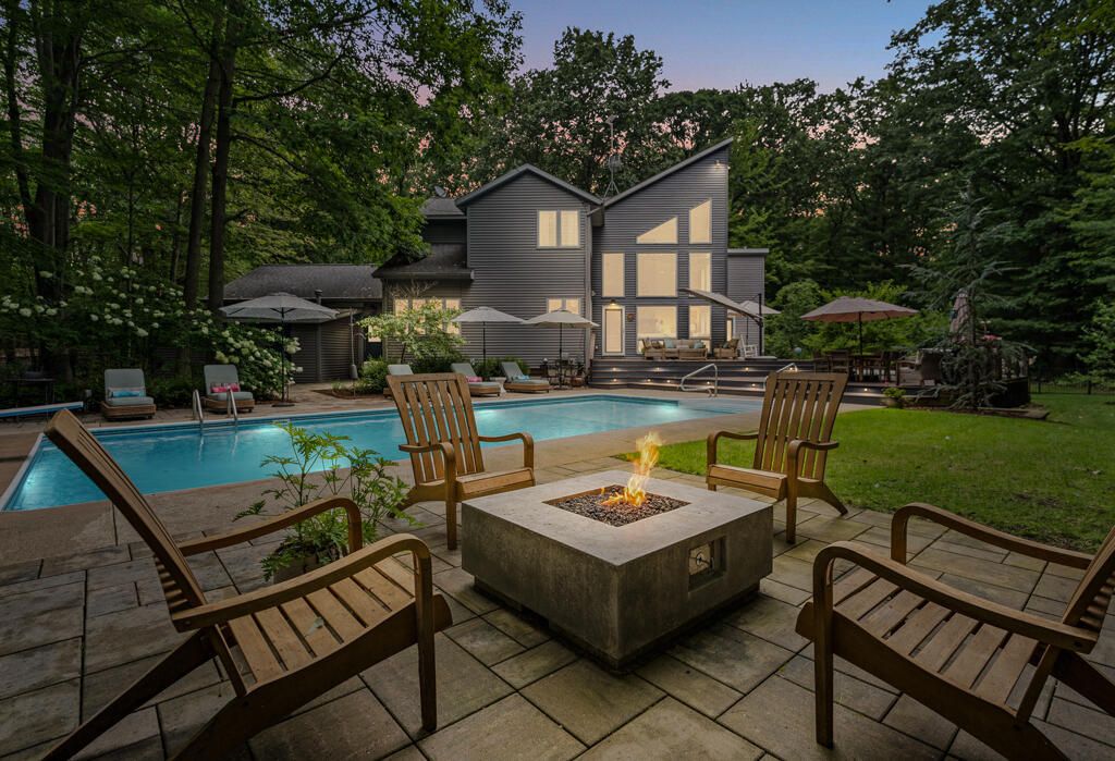 16275 Riley Street, Park township