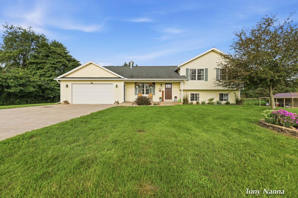 355 N Shaw Road, Casnovia township