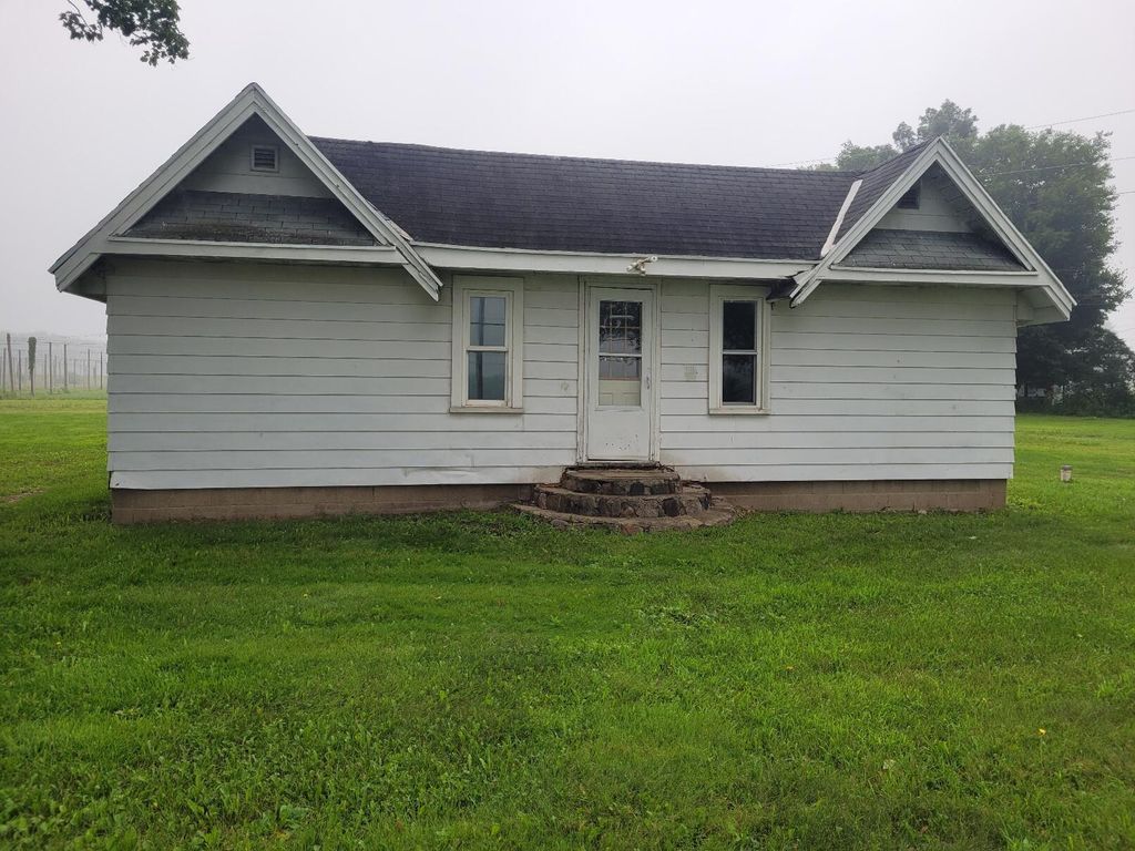 37646 Paw Paw Road, Paw Paw township