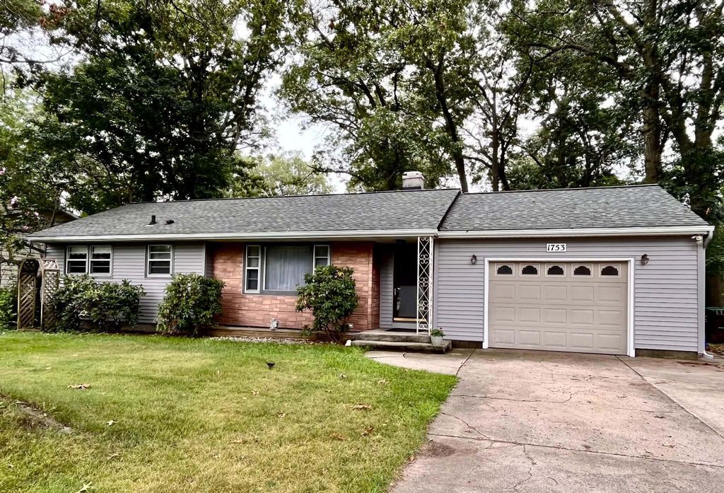 1753 Vine Avenue, Muskegon charter township
