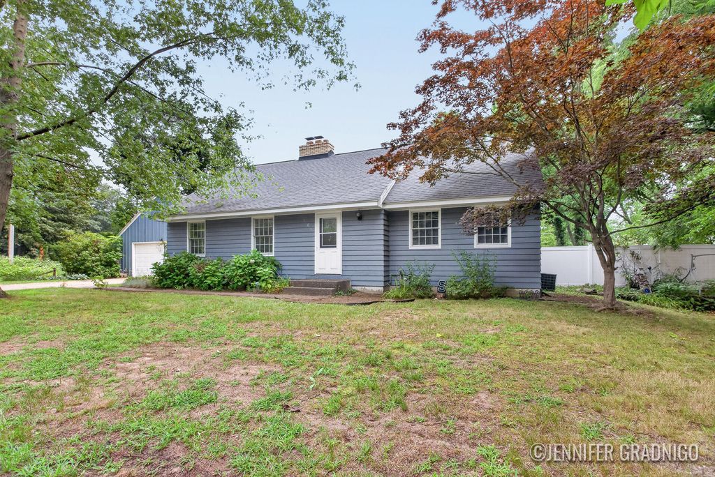 943 Grandridge Court, Holland city