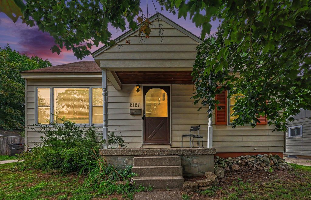 2121 Collingwood Avenue Sw, Wyoming city