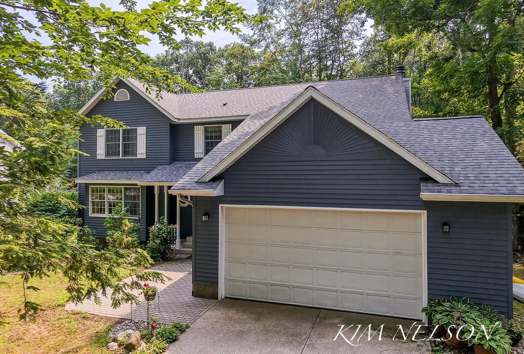 4677 Doug Drive, Fruitland township