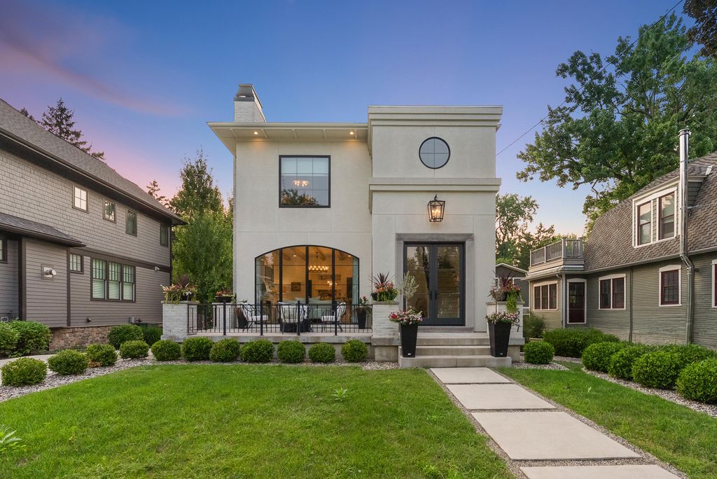 557 Greenwood Avenue Se, East Grand Rapids city