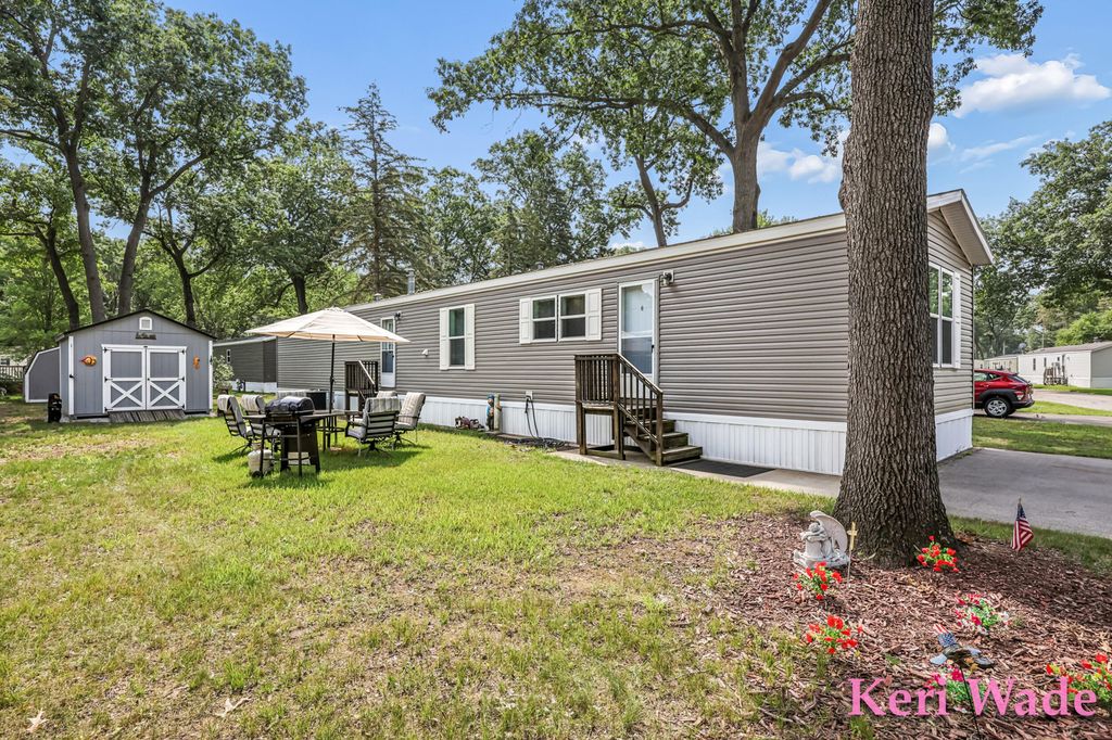 2372 Elm Street, Cedar Creek township