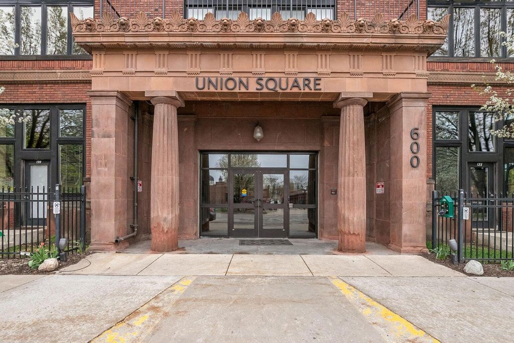 600 Broadway Avenue Nw Building: 1 Unit: 602, Grand Rapids
