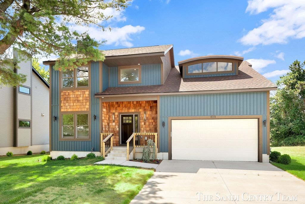 1032 Arlington Avenue, Grand Haven