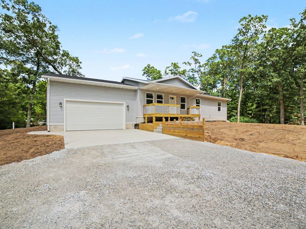 480 W Kenwood Street, Lakewood Club village
