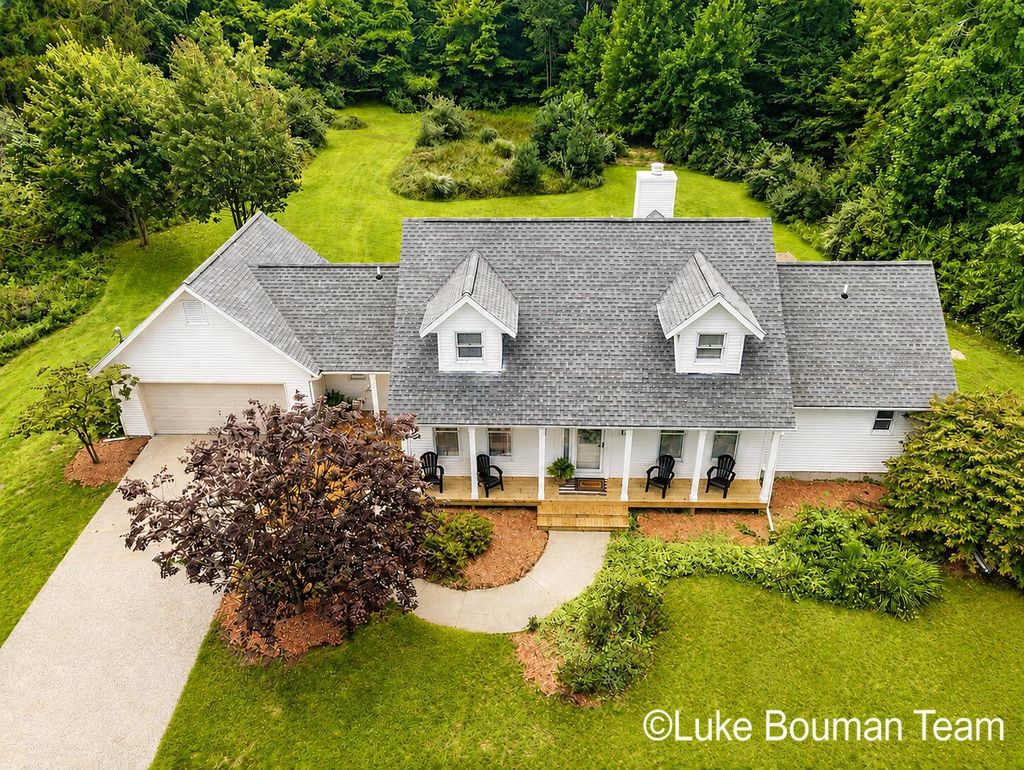 6352 143rd Avenue, Laketown township