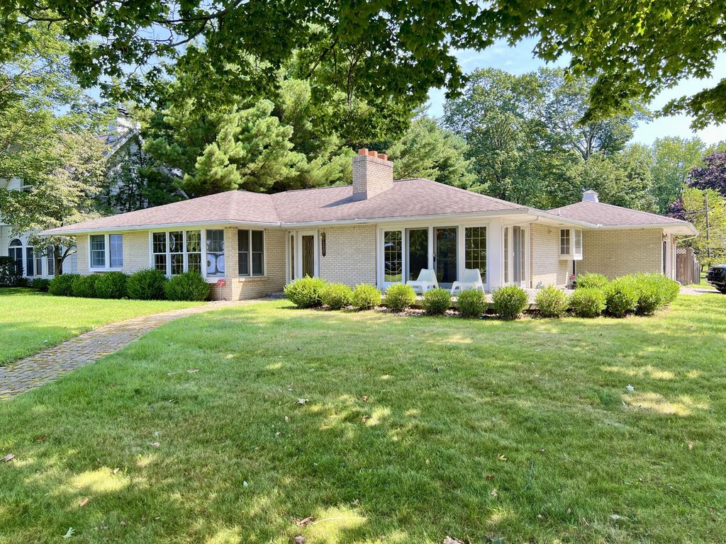 3007 Lakeshore Drive, Saugatuck township