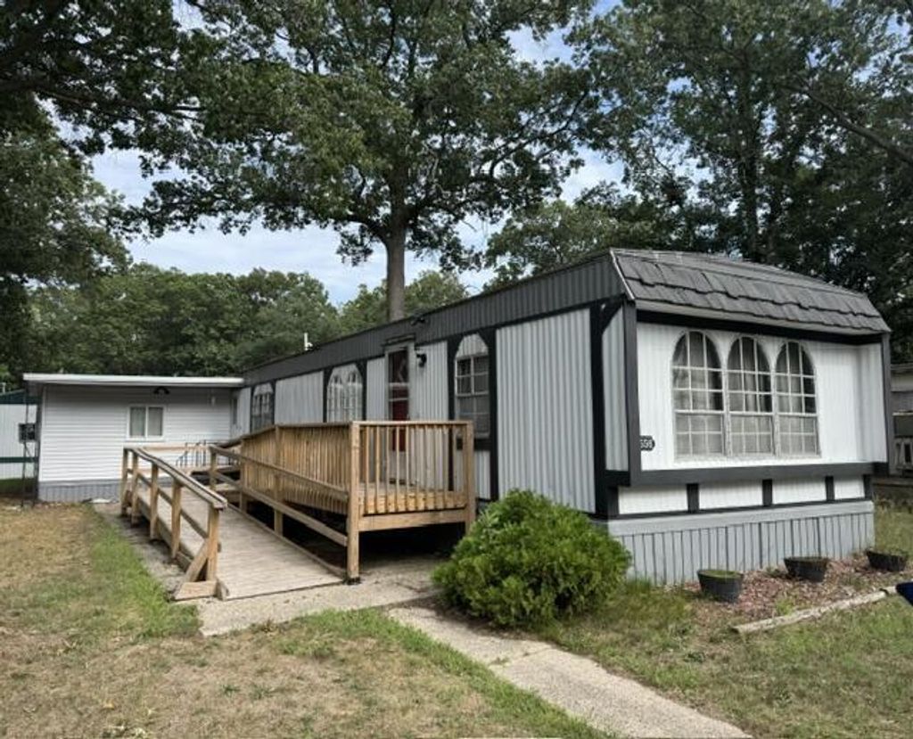 556 Harvest Lane, Egelston township