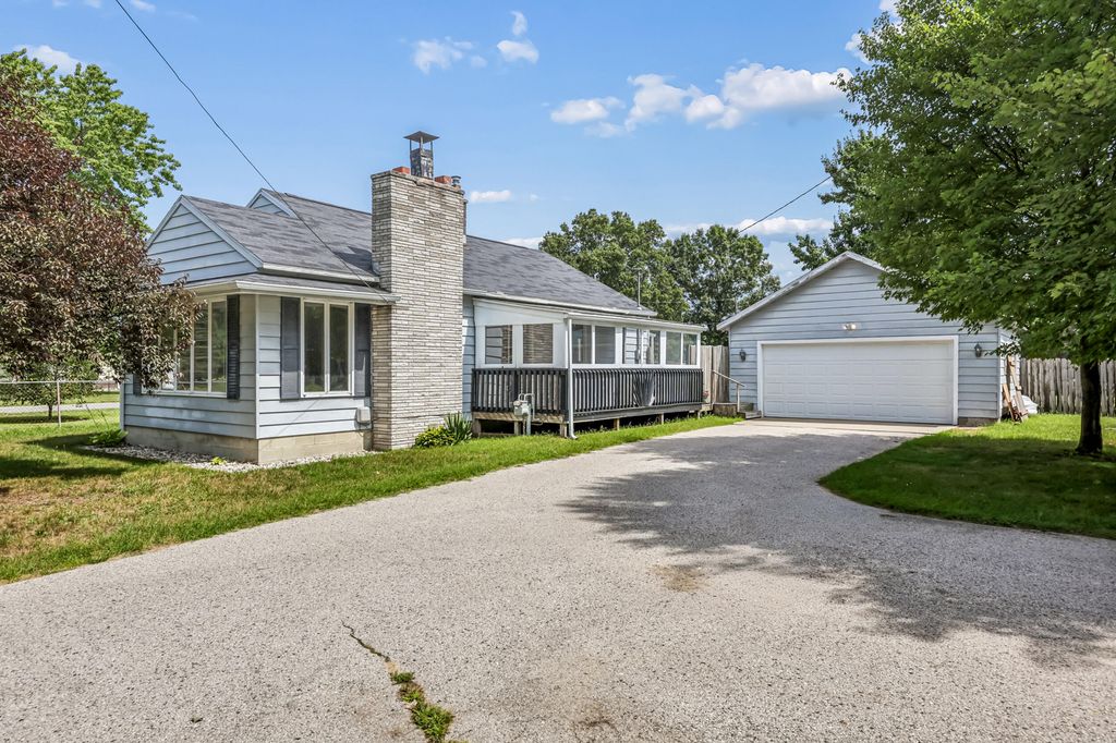 1688 S Carr Road, Egelston township