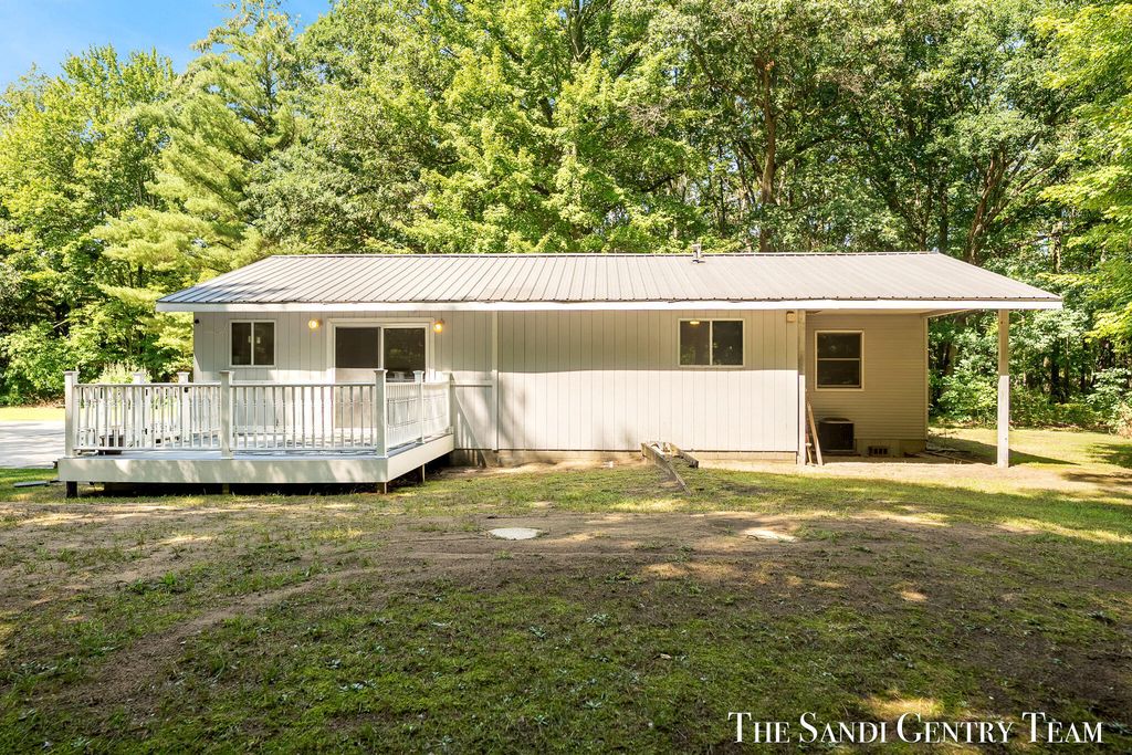 4536 Dalson Road, Cedar Creek township