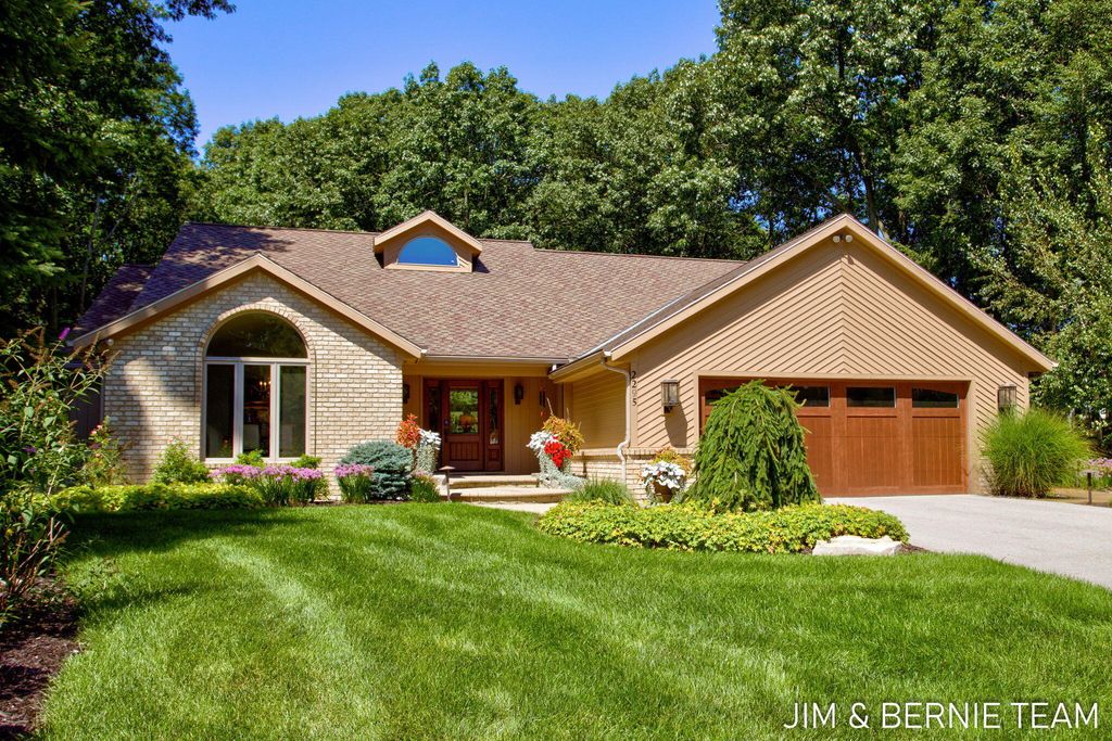 2295 Timberlee Drive, Park township
