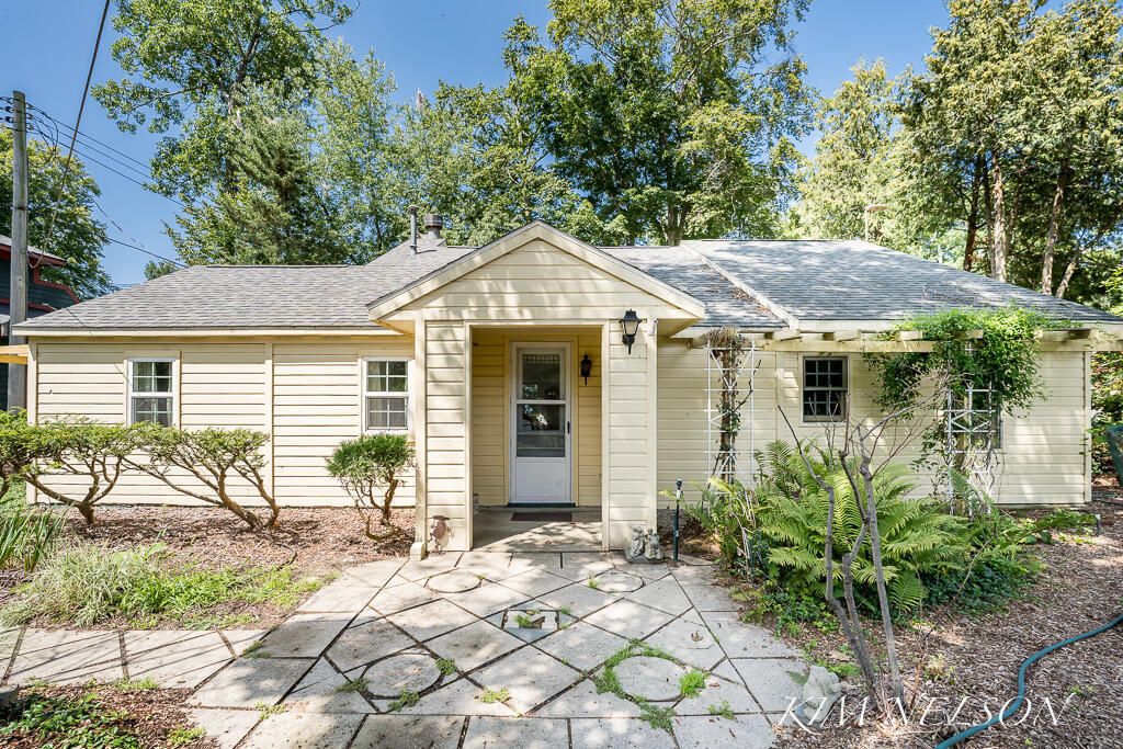 5170 South Shore Drive, Fruitland township