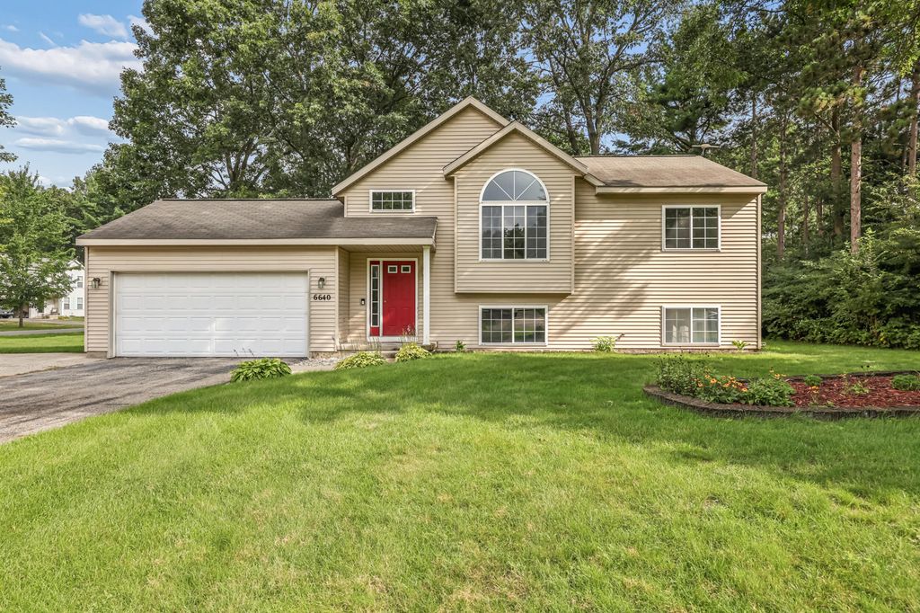 6640 Megan Court, Egelston township