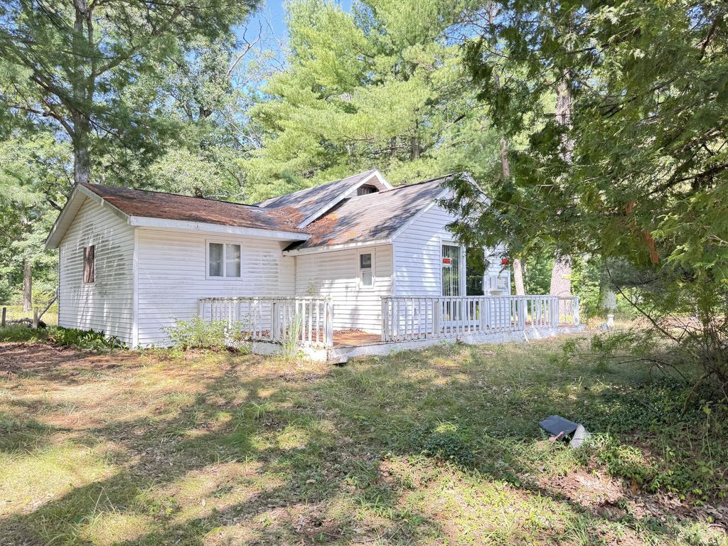 8951 10th Avenue, Merrill township