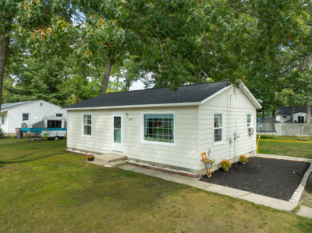 1210 Woodcrest Street, Egelston township