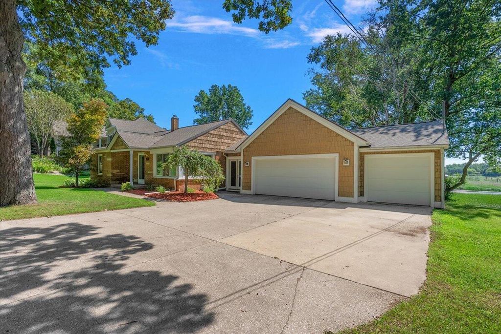 114 River Hills Drive, Holland charter township