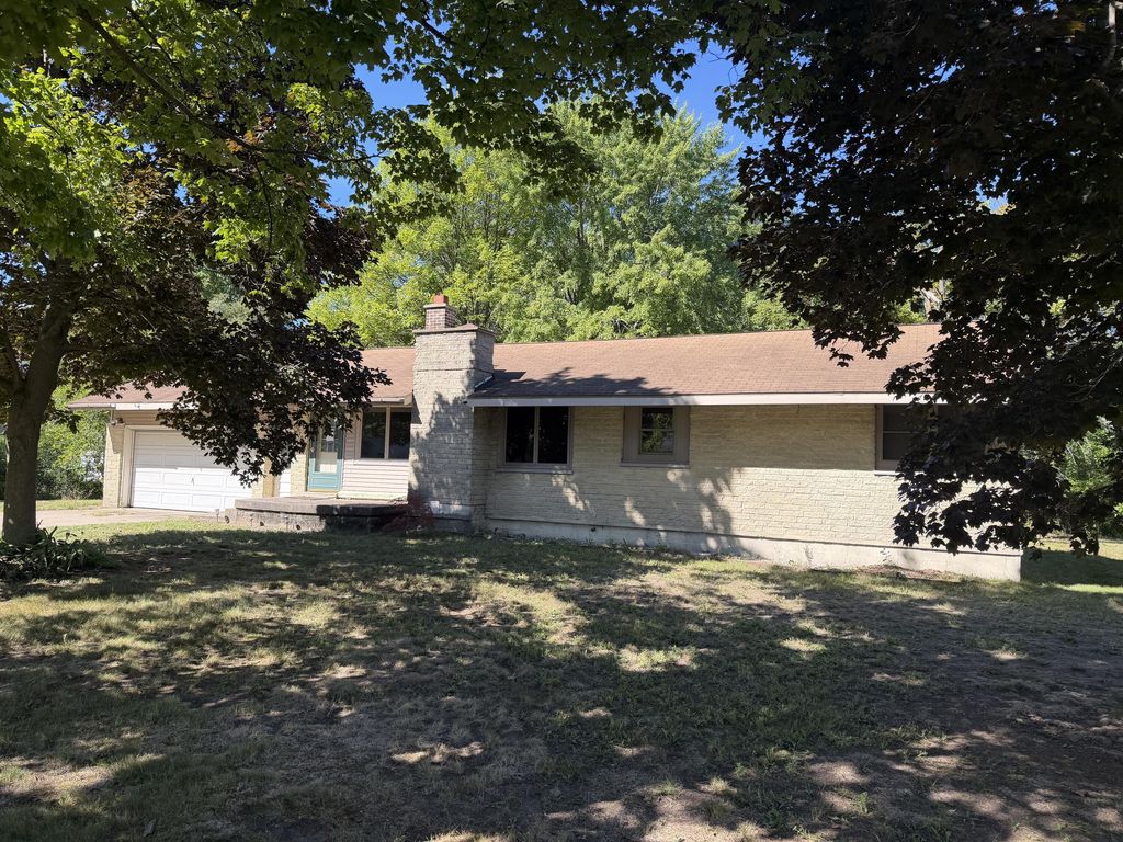4879 Grand Street, Norton Shores city