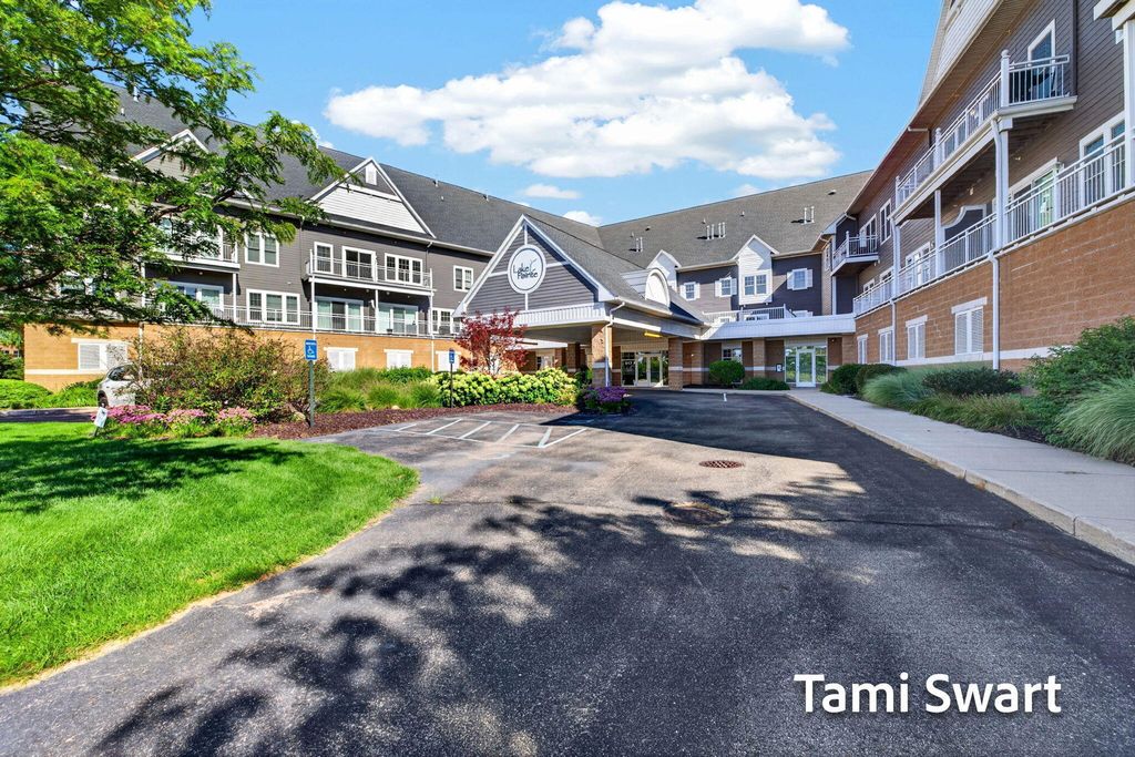 917 W Savidge Street Unit: 16, Spring Lake