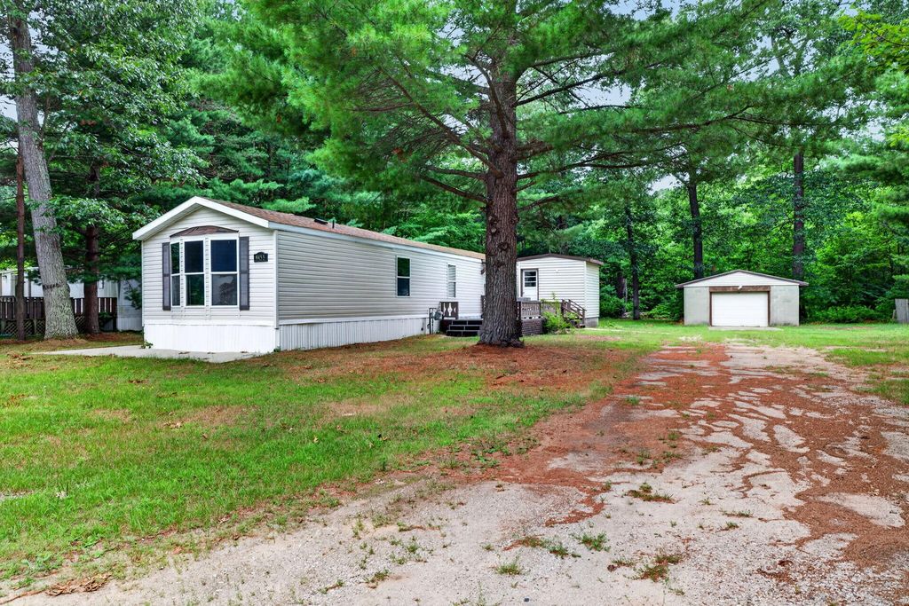 9455 E Lane Drive, Grant township