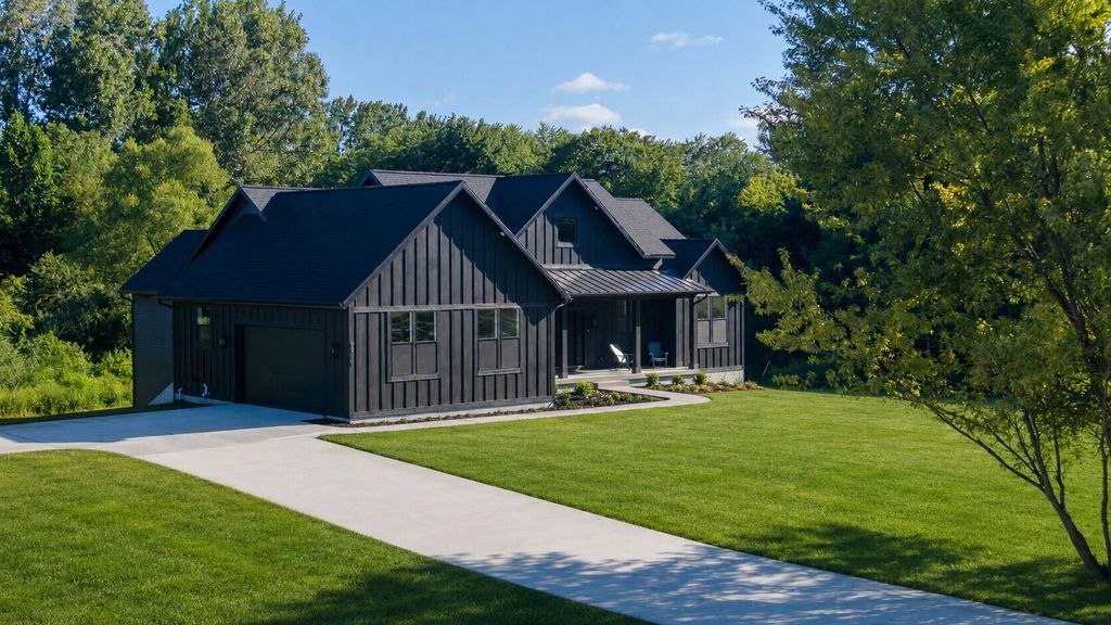 6011 Hidden Creek Trail, Saugatuck township