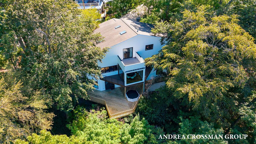 2337 Maksaba Trail, Laketown township
