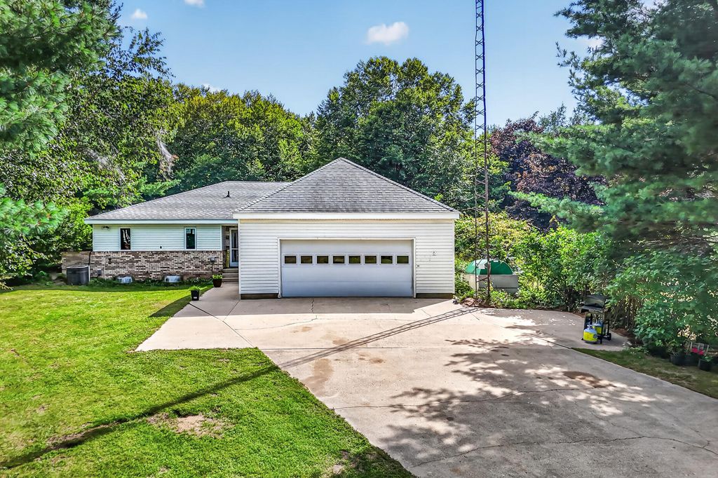 8183 W Cleveland Road, Claybanks township